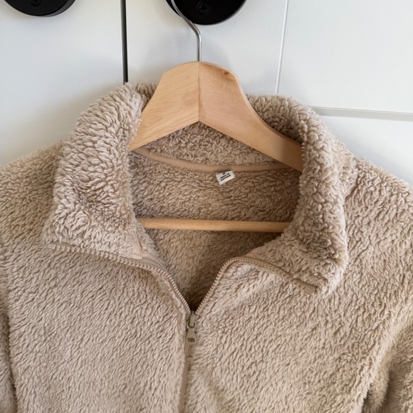 UNIQLO Fluffy Fleece Zip Up Jacket - Picture 3 of 4